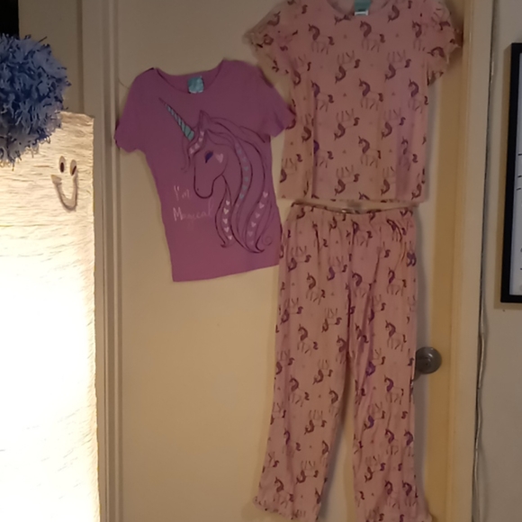 Clothes - Picture 3 of 3